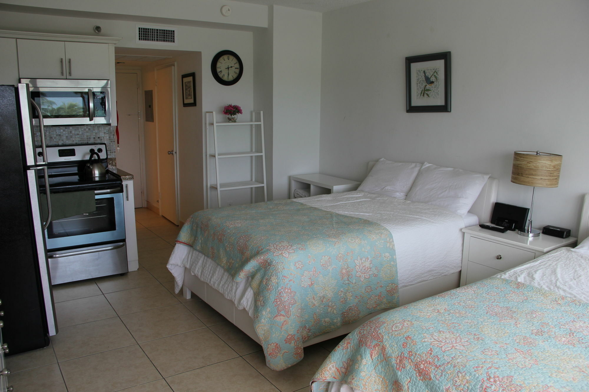 מיאמי ביץ' Private Apartments At The Casablanca מראה חיצוני תמונה