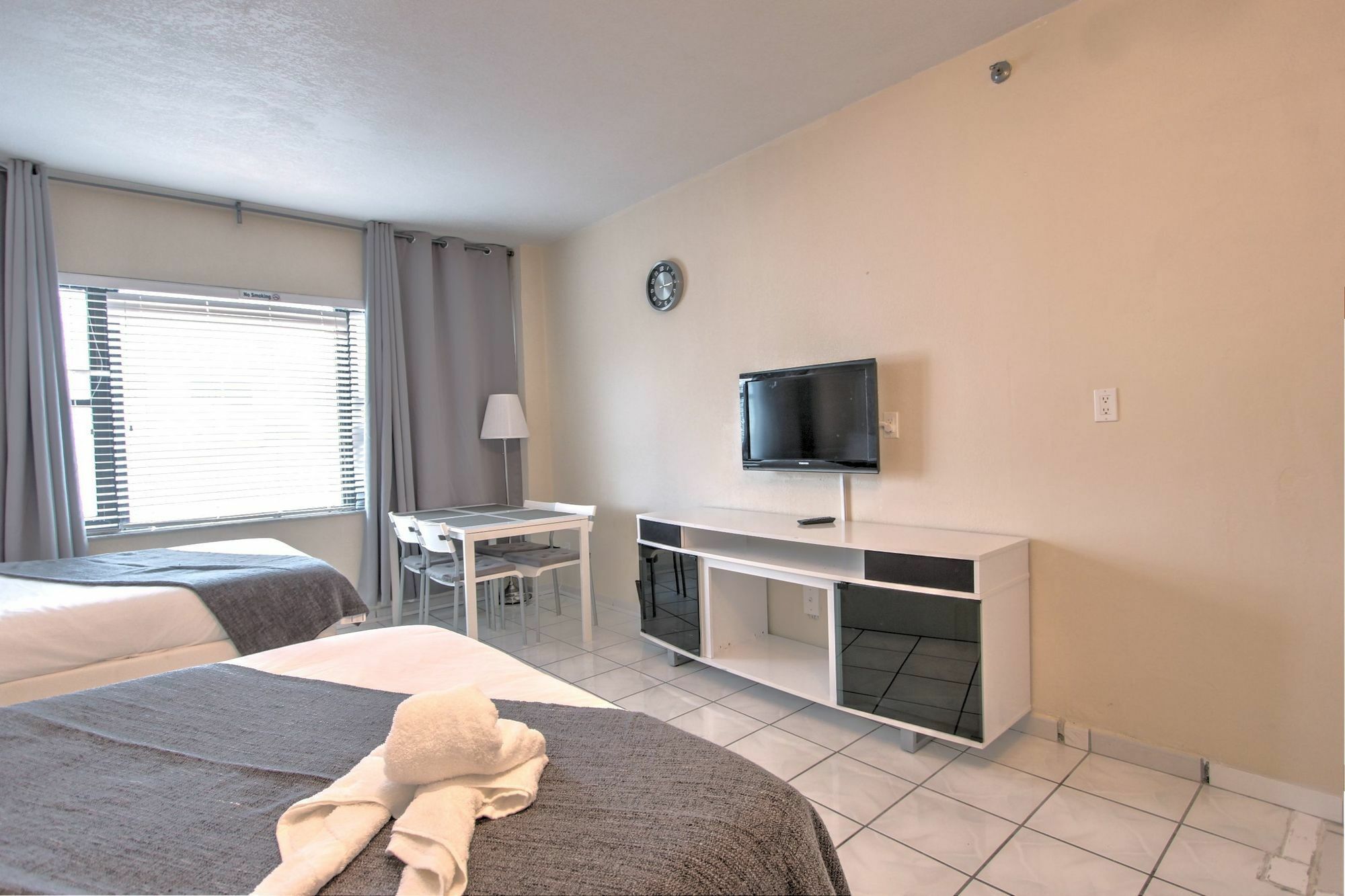 מיאמי ביץ' Private Apartments At The Casablanca מראה חיצוני תמונה