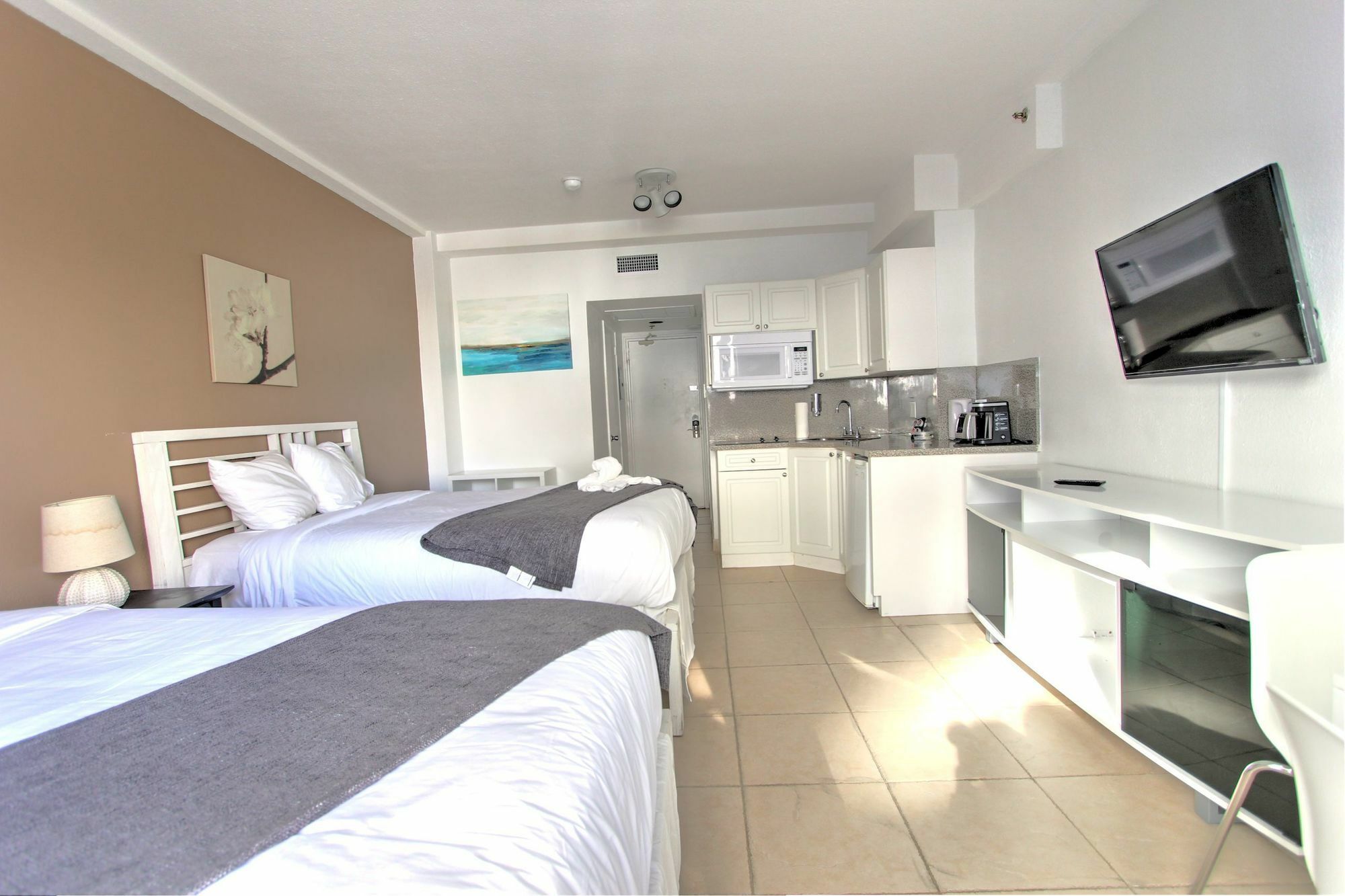 מיאמי ביץ' Private Apartments At The Casablanca מראה חיצוני תמונה