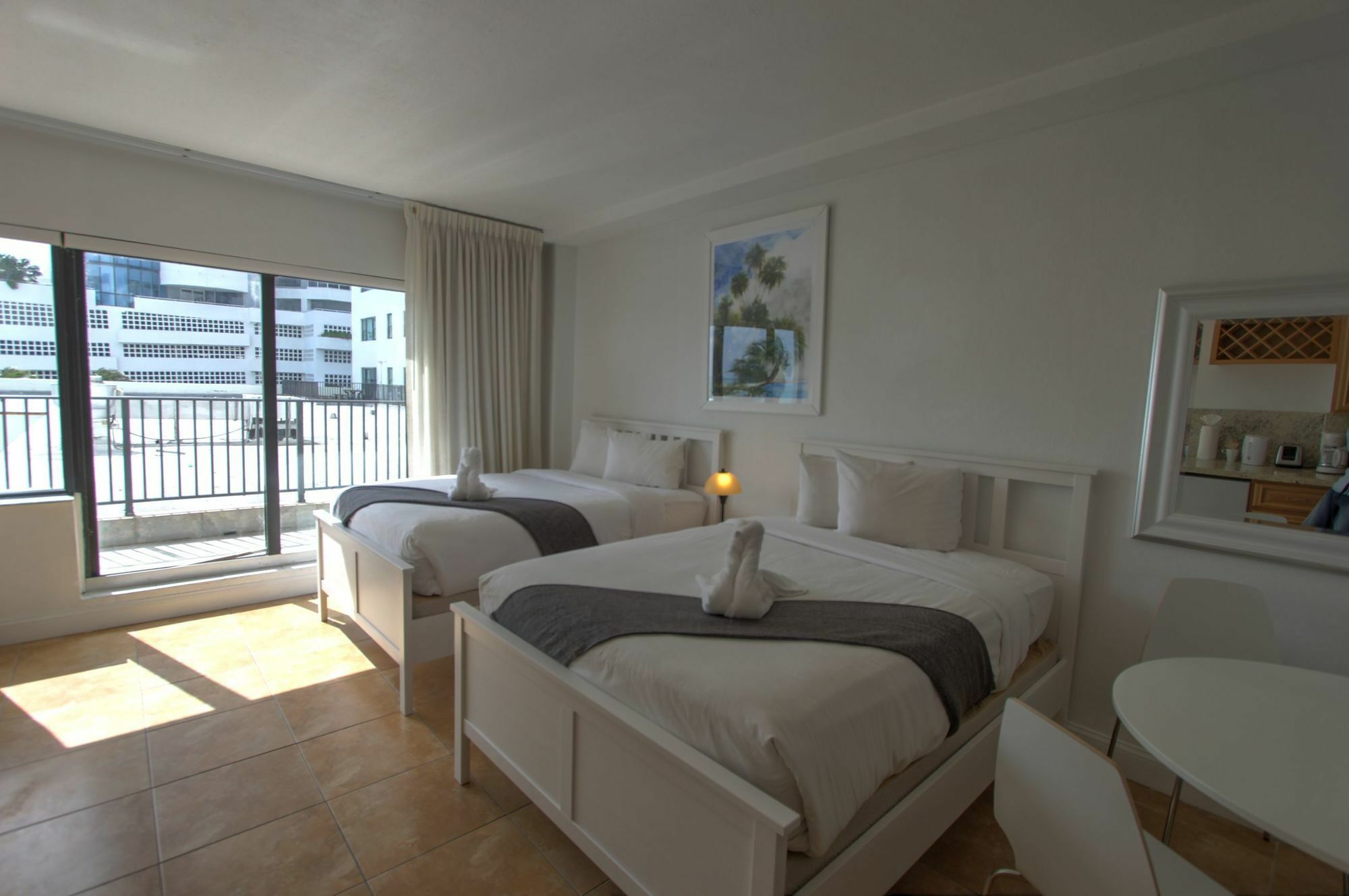 מיאמי ביץ' Private Apartments At The Casablanca מראה חיצוני תמונה